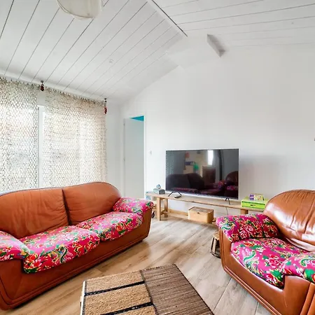 בית נופש Acces Privee A La A - Maison Pour 6 *