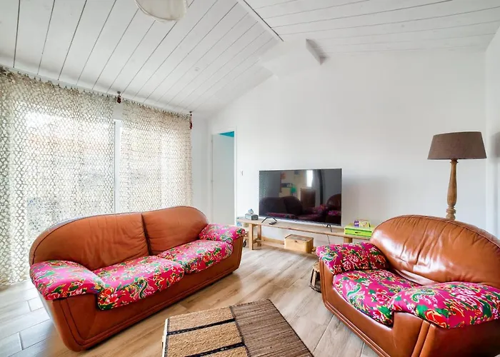 Hébergement de vacances Accès Privée à La à - Maison Pour 6 *